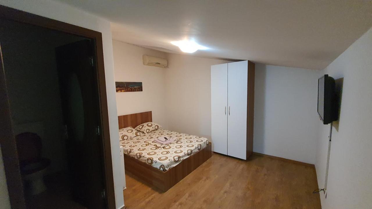 Pensiune Fundeni- Dragonul Rosu Bukarest Exteriör bild
